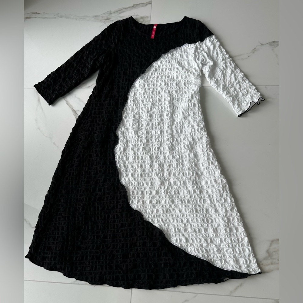 IC COLLECTION Color-block Black & White Textured 3/4 Sleeve Dress, EUC, Sz. M